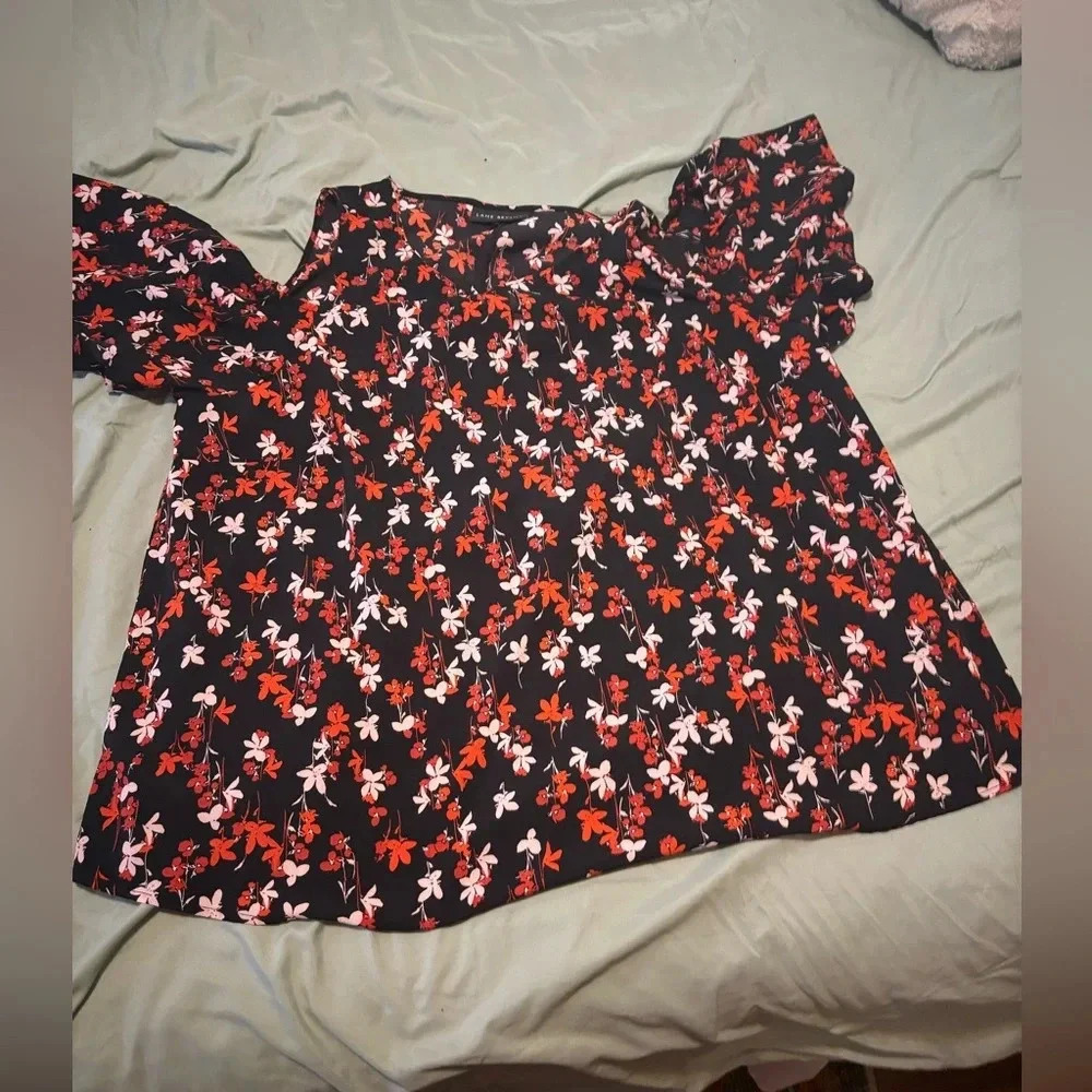 Lane Bryant floral sleeveless top size 20. Great condition